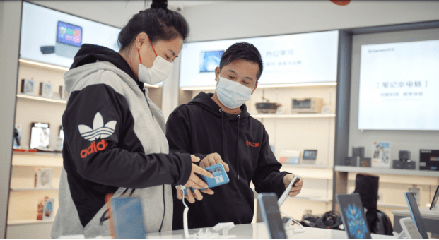 华为手机店重装开业
:做有温度的服务 在京东之家他把生意做成了事业