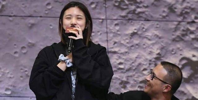 老歌小苹果现场版在哪看:汪峰包场支持章子怡新电影：为子怡喝彩！去看吧
