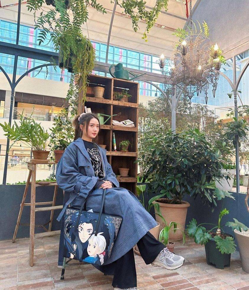 苹果应该买美版还是大陆版:戴祖仪出外景豪买限量版名牌袋 长腿女神派福利晒美照