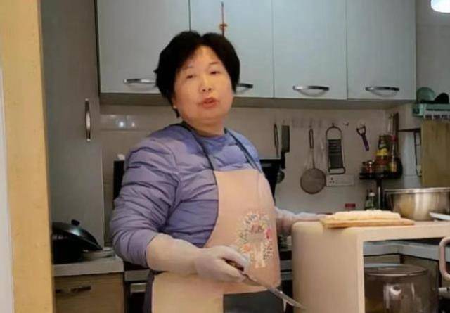 苹果 儿歌 英文版
:杜新枝心态大变，熊磊房子起风波，二八变烂剧，为卖货不断造热点
