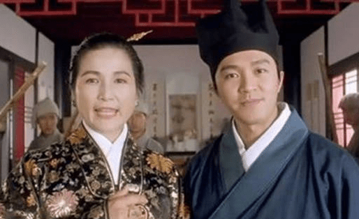 18岁贷款苹果版
:还记得《唐伯虎点秋香》的“华夫人”吗？18岁旧照曝光，中国版宋慧乔！
