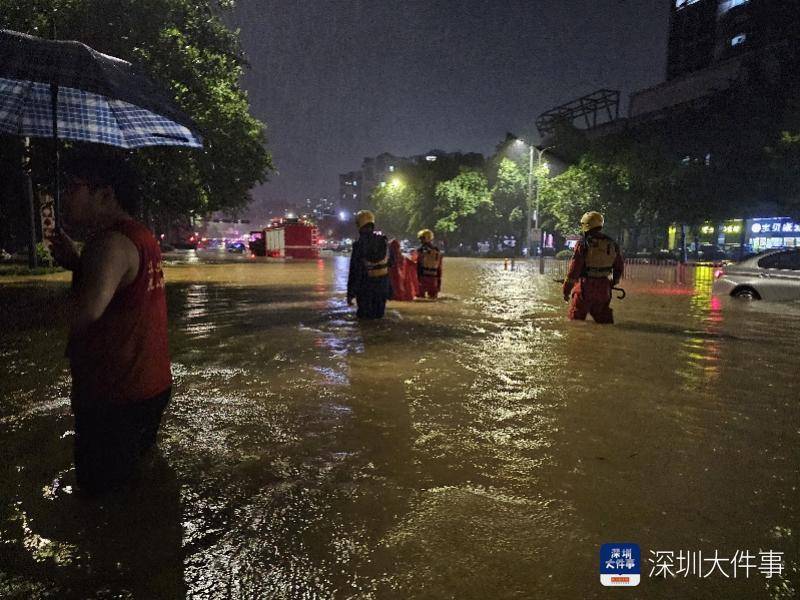 手机怎样k歌:深圳特大暴雨中五个动人场景：水库午夜泄洪前她们转移三百户